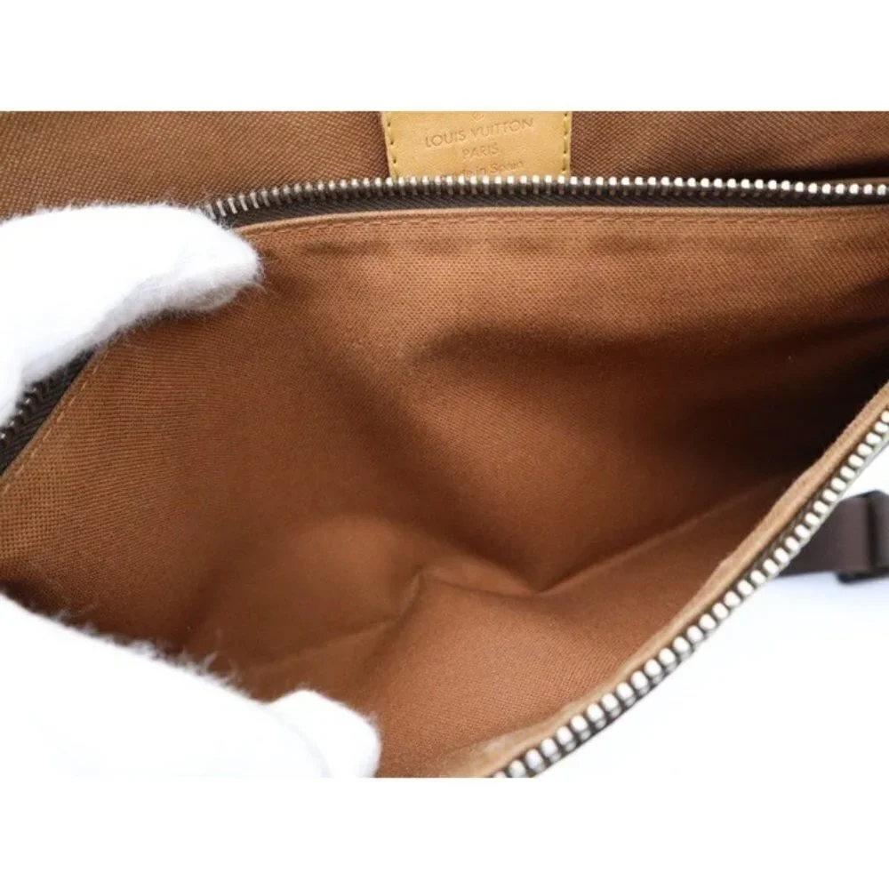 Louis Vuitton messenger body